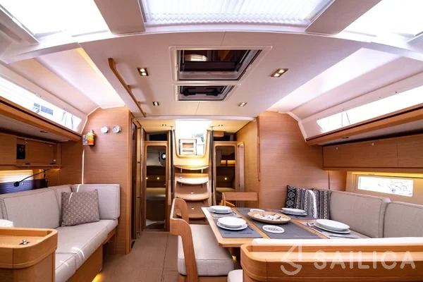 Dufour 520 GL - Yacht Charter Sailica