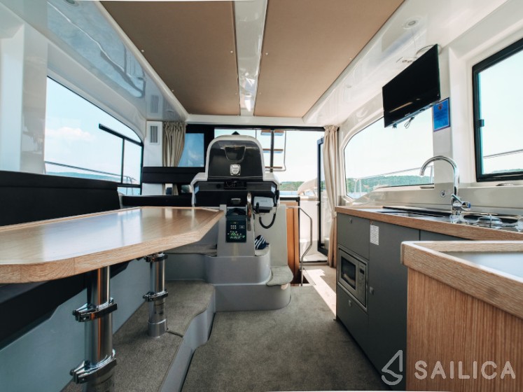 Bavaria E40 Fly - Yacht Charter Sailica