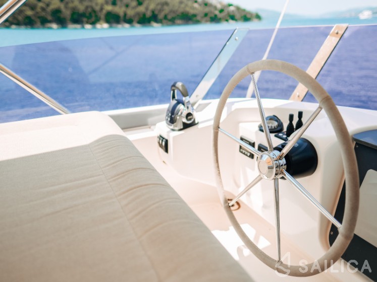 Bavaria E40 Fly - Yacht Charter Sailica