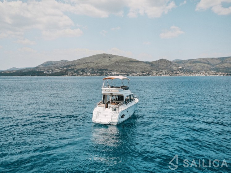 Bavaria E40 Fly - Yacht Charter Sailica