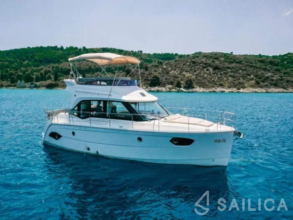 Bavaria E40 Fly - Yacht Charter Sailica