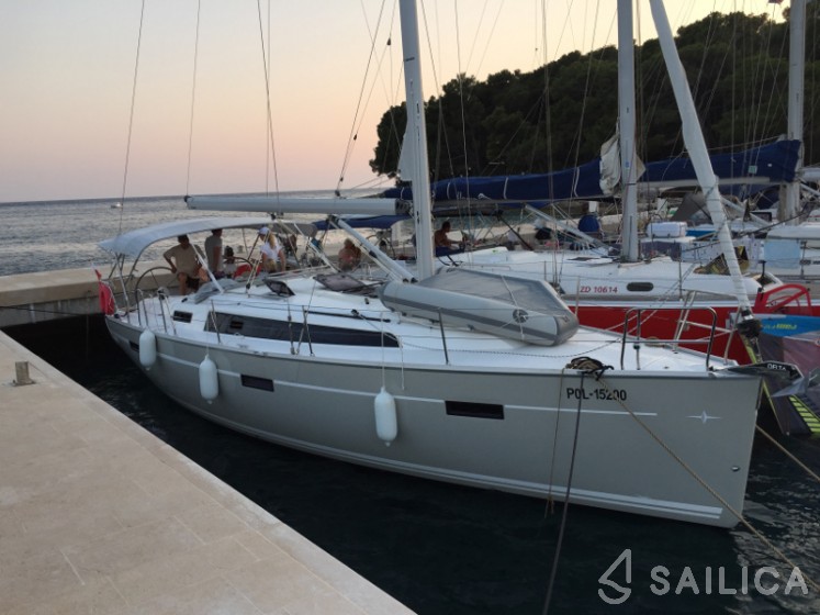 Bavaria 37 Cruiser - Yacht Charter Sailica
