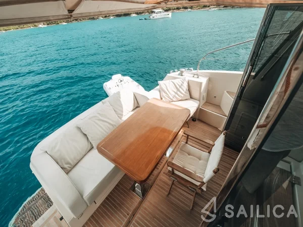 Monte Carlo 5 - Yacht Charter Sailica