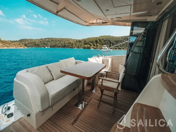 Monte Carlo 5 - Yacht Charter Sailica