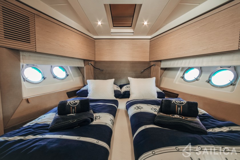 Monte Carlo 5 - Yacht Charter Sailica