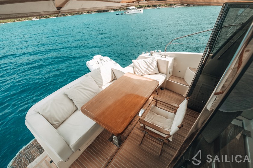 Monte Carlo 5 - Yacht Charter Sailica