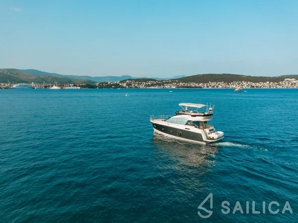 Monte Carlo 5 - Yacht Charter Sailica