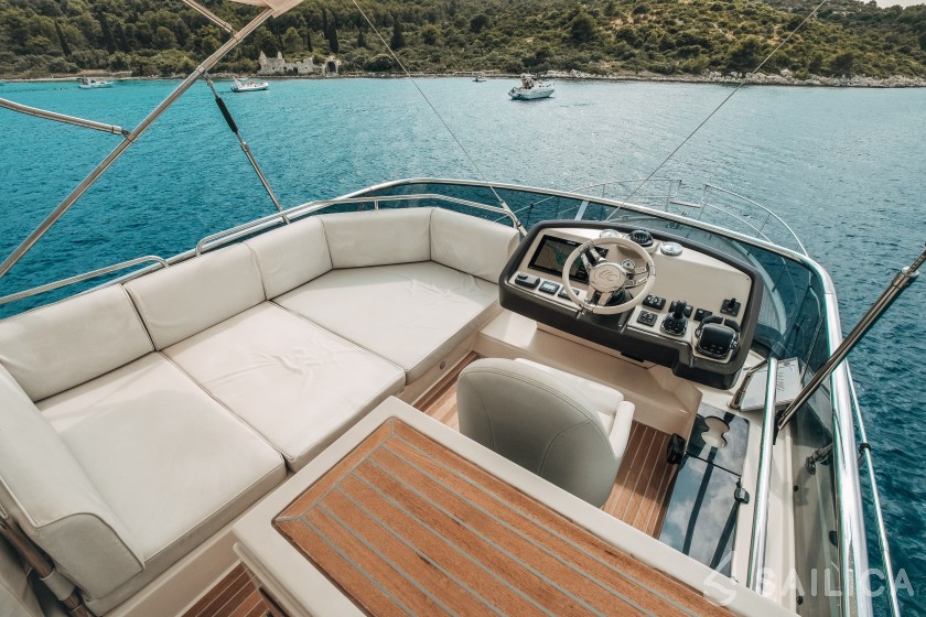 Monte Carlo 5 - Yacht Charter Sailica