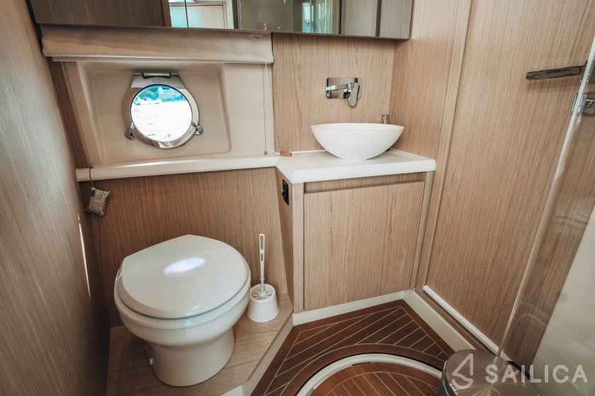 Monte Carlo 5 - Yacht Charter Sailica