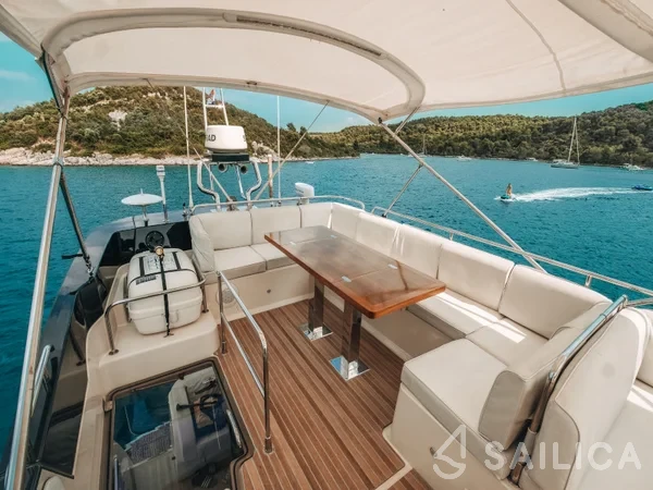 Monte Carlo 5 - Yacht Charter Sailica