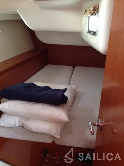 Oceanis 40 - Yacht Charter Sailica