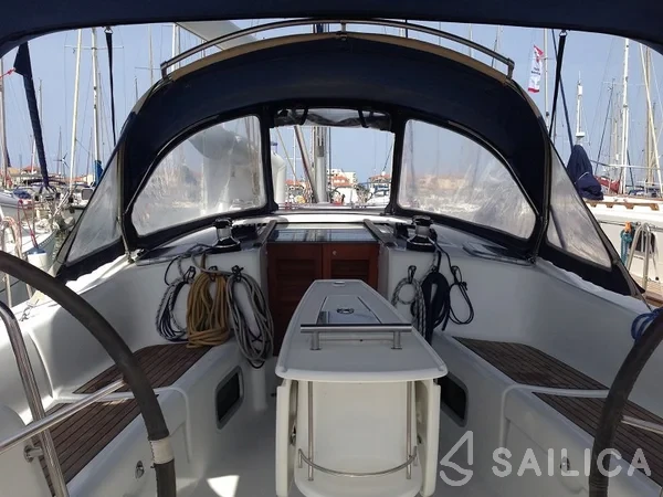 Oceanis 40 - Yacht Charter Sailica