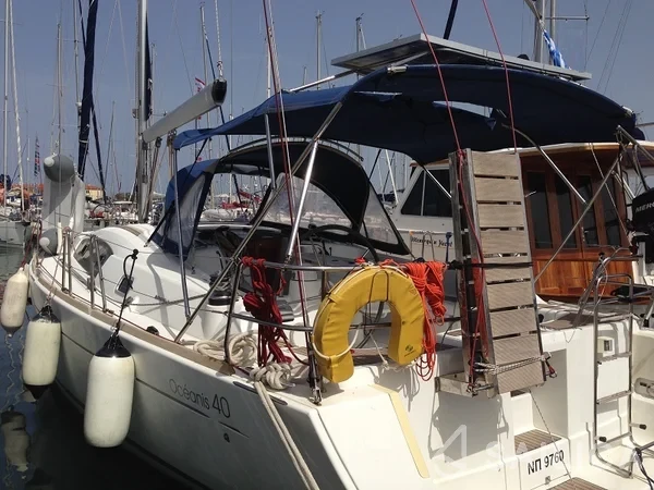 Oceanis 40 - Yacht Charter Sailica