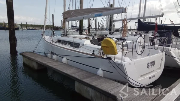 Dufour 310 GL - Yacht Charter Sailica
