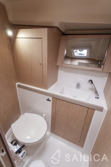 Oceanis 41.1 - Yacht Charter Sailica