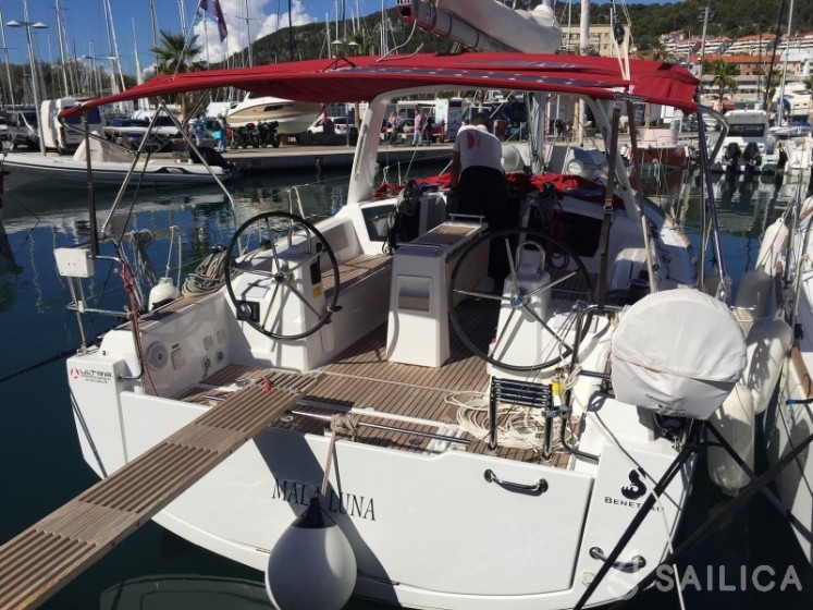 Oceanis 35 - Yacht Charter Sailica