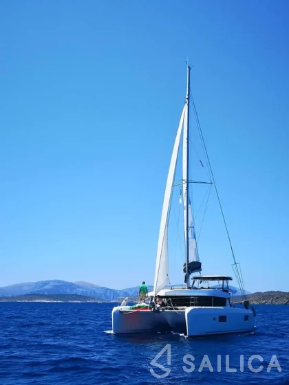 Lagoon 42 - Yacht Charter Sailica
