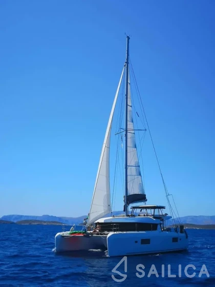 Lagoon 42 - Yacht Charter Sailica