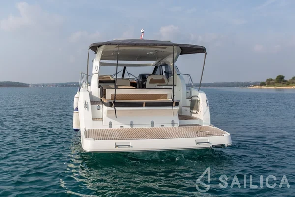 Leader 36 - Yacht Charter Sailica