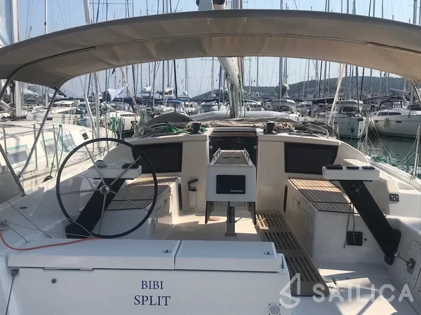 Dufour 430 Grand Large - Yacht Charter Sailica