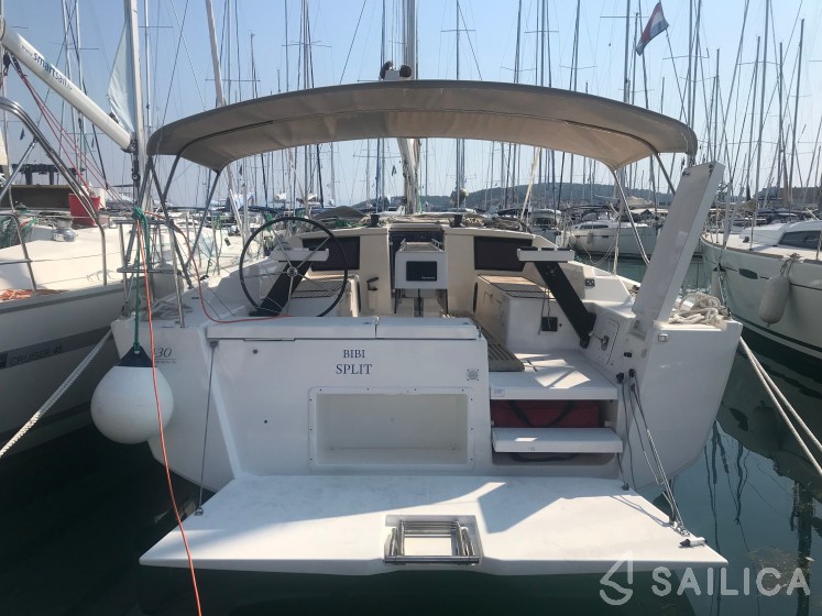 Dufour 430 Grand Large - Yacht Charter Sailica