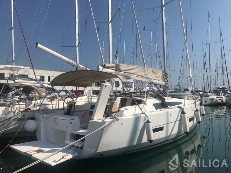 Dufour 430 Grand Large - Yacht Charter Sailica