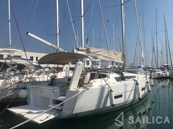 Dufour 430 Grand Large - Yacht Charter Sailica