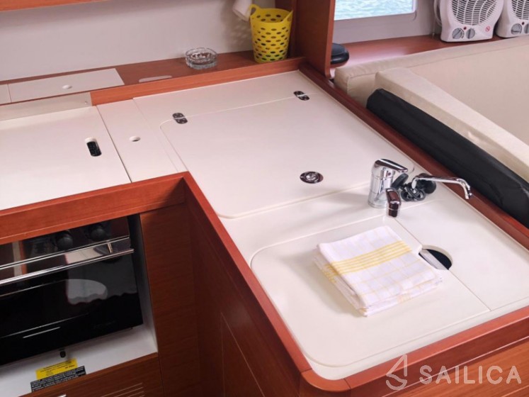 Dufour 360 GL - Yacht Charter Sailica