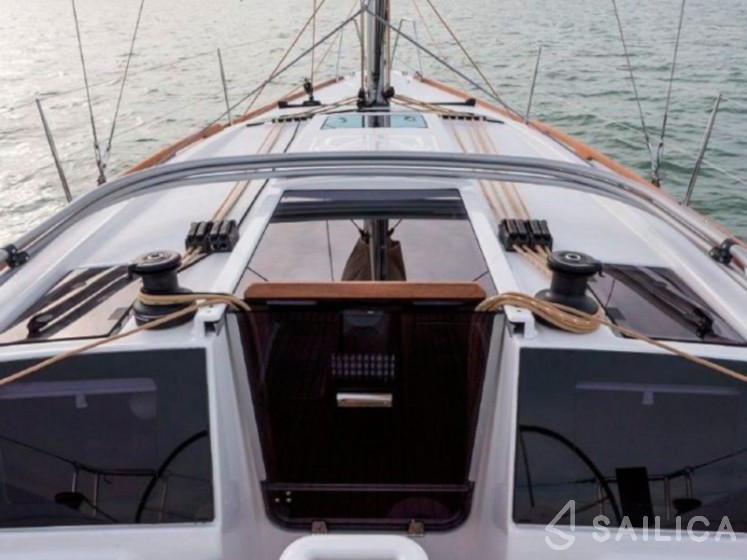 Dufour 360 GL - Yacht Charter Sailica