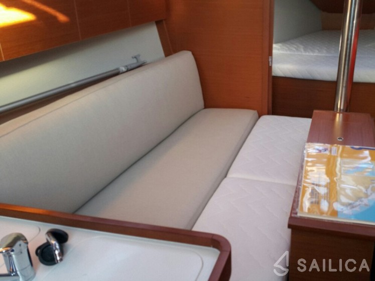 Dufour 360 GL - Yacht Charter Sailica