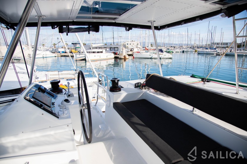 Lagoon 450  Flybridge - Yacht Charter Sailica