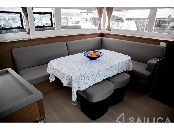 Lagoon 450  Flybridge - Yacht Charter Sailica