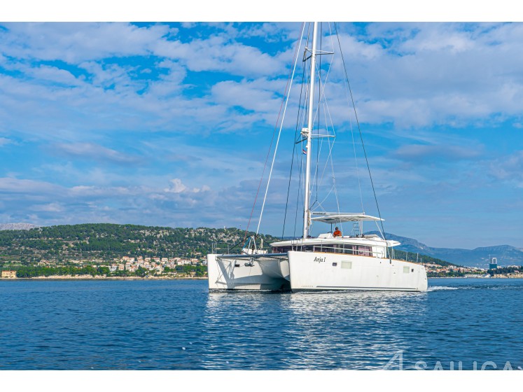 Lagoon 450  Flybridge - Yacht Charter Sailica