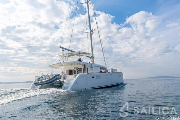 Lagoon 450  Flybridge - Yacht Charter Sailica