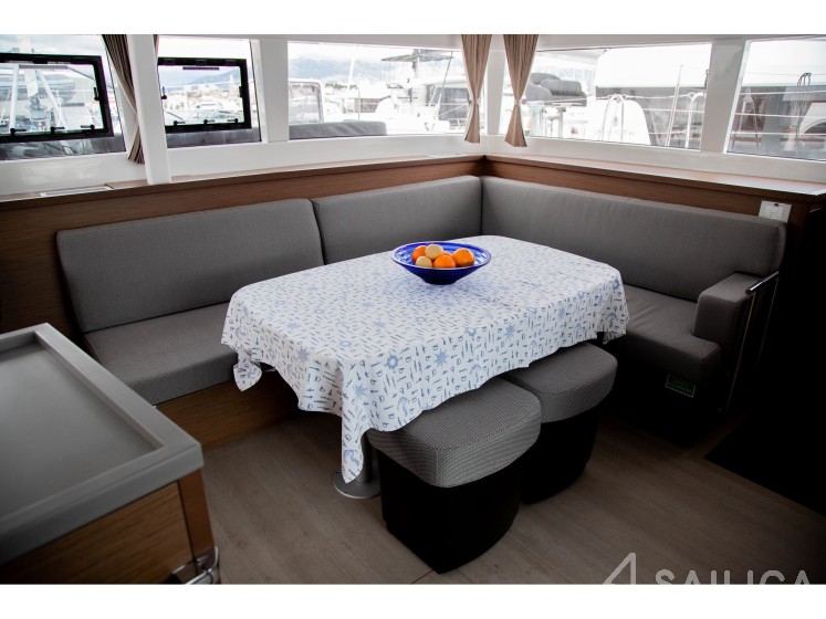 Lagoon 450  Flybridge - Yacht Charter Sailica