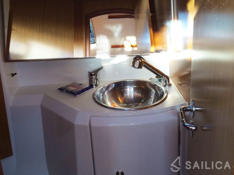 Sun Odyssey 36i - Yacht Charter Sailica
