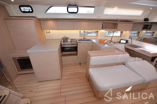 Oceanis 51.1 - Yacht Charter Sailica