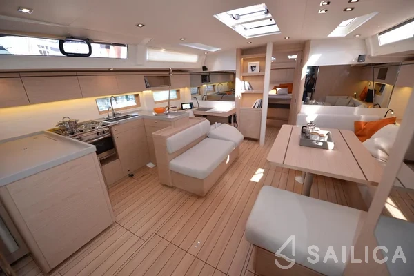 Oceanis 51.1 - Yacht Charter Sailica