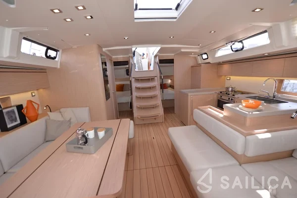 Oceanis 51.1 - Yacht Charter Sailica