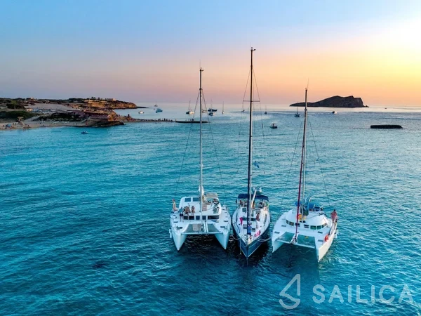 Lagoon 400 S2 - Yacht Charter Sailica