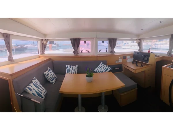 Lagoon 400 S2 - Yacht Charter Sailica