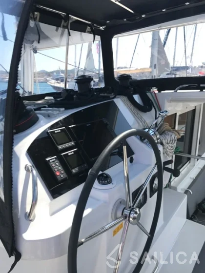 Lagoon 400 S2 - Yacht Charter Sailica