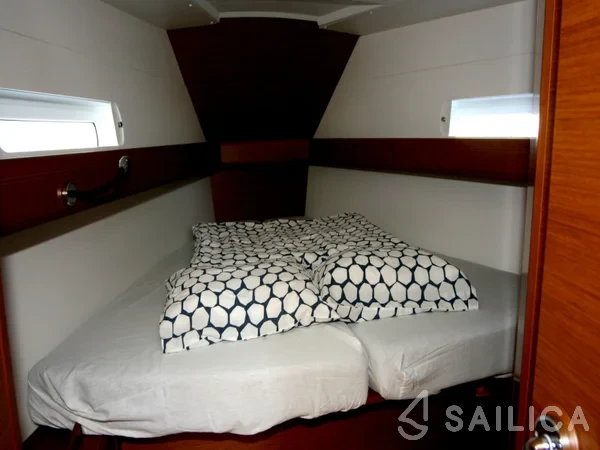 Sun Odyssey 419 - Yacht Charter Sailica