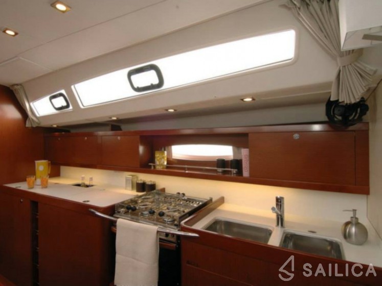 Oceanis 50 Family - Yacht Charter Sailica