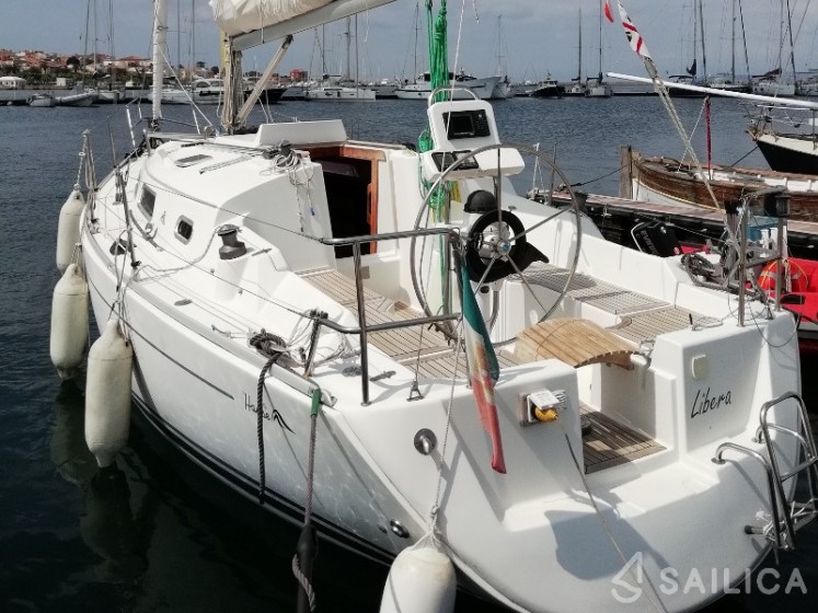 Hanse 315 - Yacht Charter Sailica