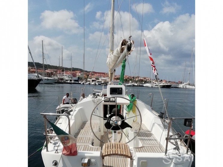 Hanse 315 - Yacht Charter Sailica