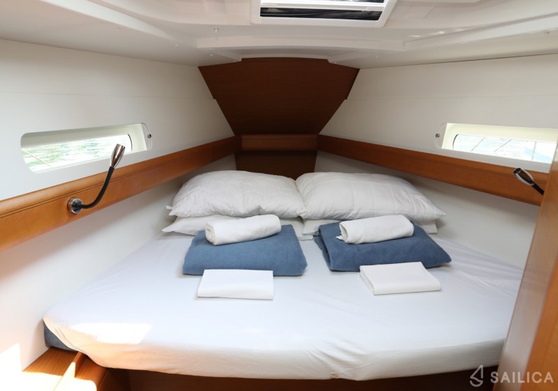 Sun Odyssey 349 - Yacht Charter Sailica