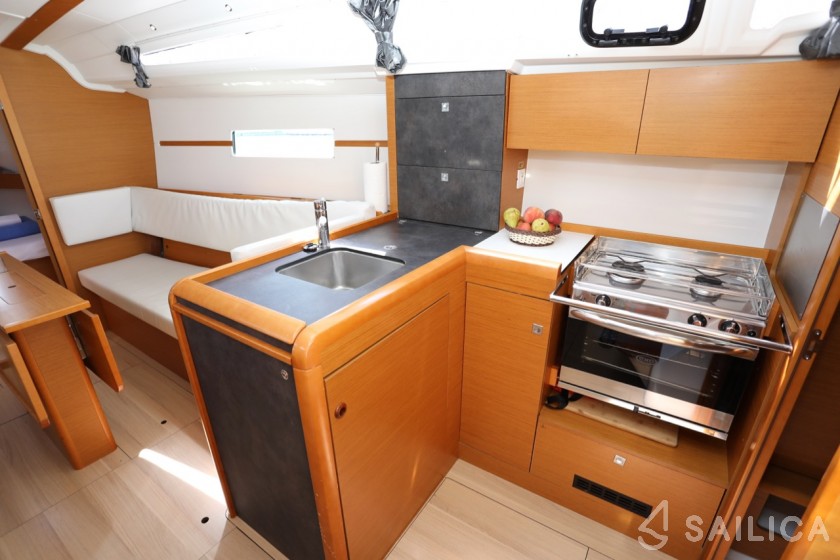 Sun Odyssey 349 - Yacht Charter Sailica