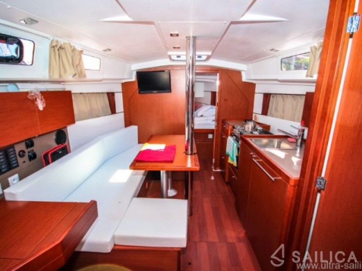 Oceanis 35 - Yacht Charter Sailica