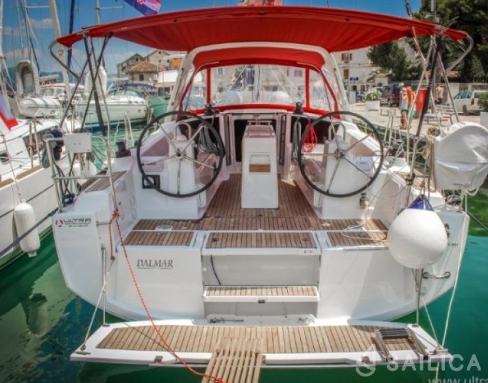 Oceanis 35 - Yacht Charter Sailica
